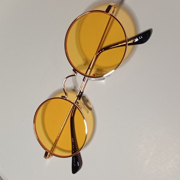YELLOW ROUND SUNGLASSES 😎 - Picture 4 of 5